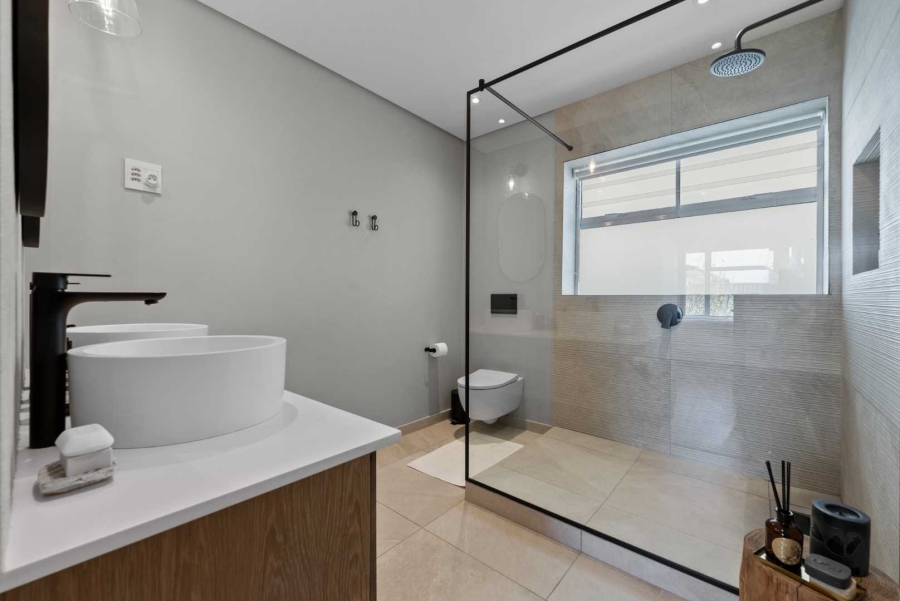 3 Bedroom Property for Sale in Sea Point Western Cape